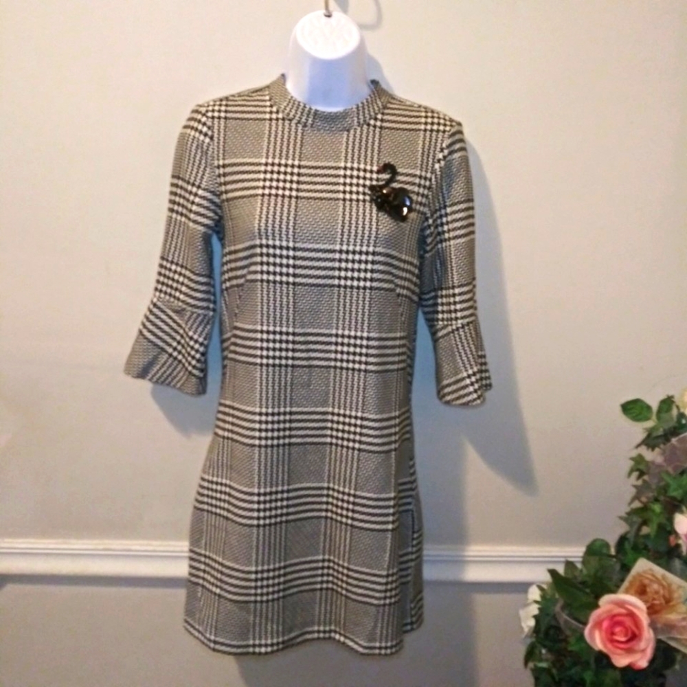 H&M Retro Style Black & White Houndstooth Sequinned Swan Brooch Sheath Dress